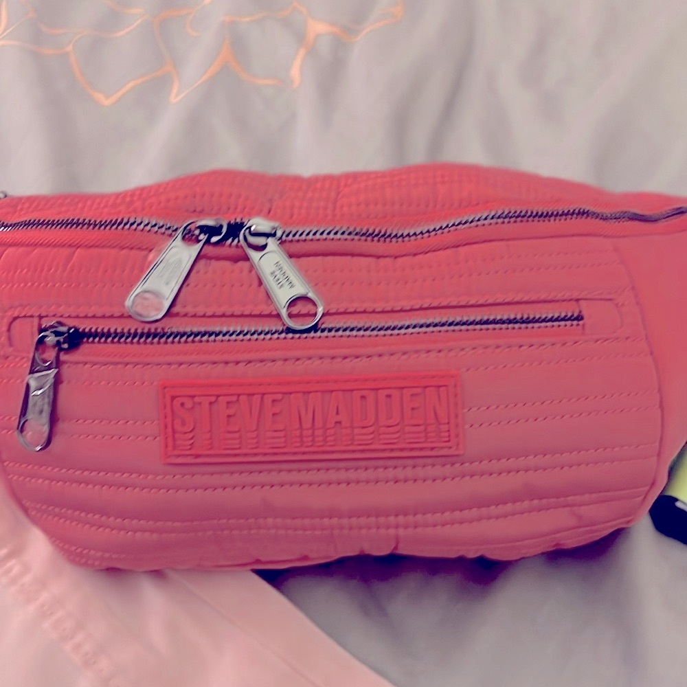 Steve Madden-Candy Pink-Extra Large Sling/Belt Bag-NWT - Picture 3 of 7